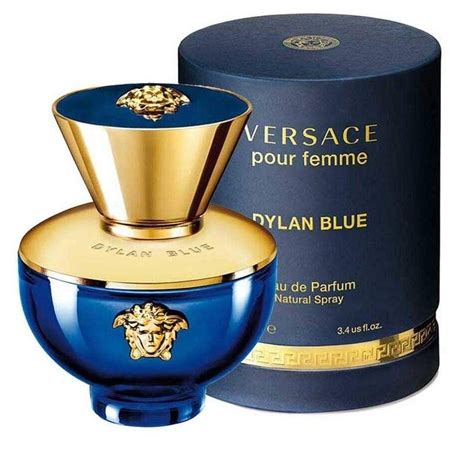 what does versace dylan blue pour femme smell like